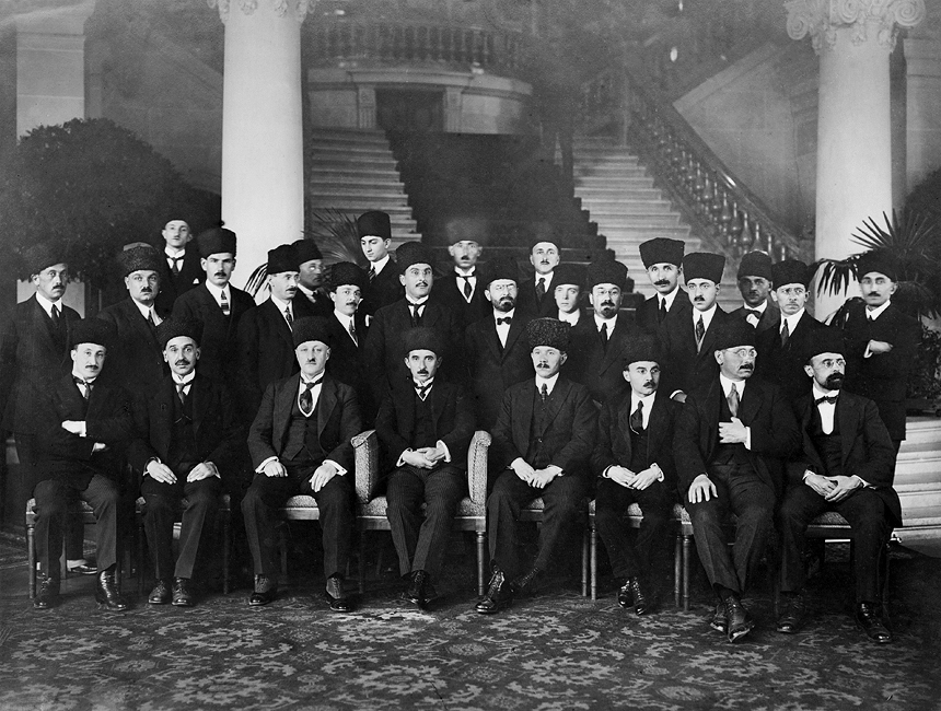 1923: de Turkse delegatie die in Lausanne onderhandelde over de oprichting van de republiek Turkije