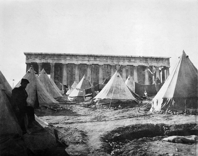 Vluchtelingenkamp naast de tempel van Hephaistos in Athene