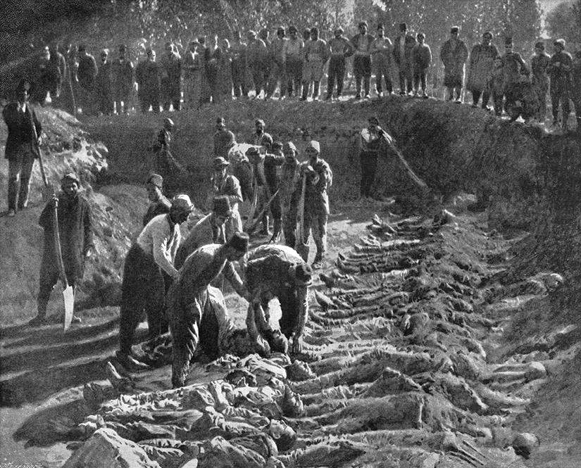 Slachtoffers van een pogrom worden begraven op het Armeense kerkhof in Erzurum