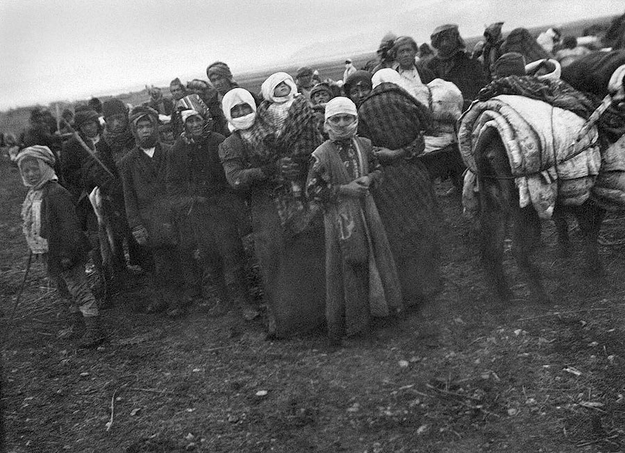 Erzurum: Armeniërs zijn bijeen gebracht voor deportatie naar de woestijn