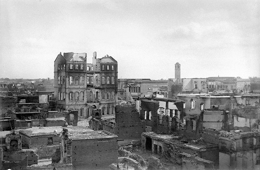 De ruïne van de Armeens-Katholieke Terzian School in de vernielde Armeense wijk in Adana